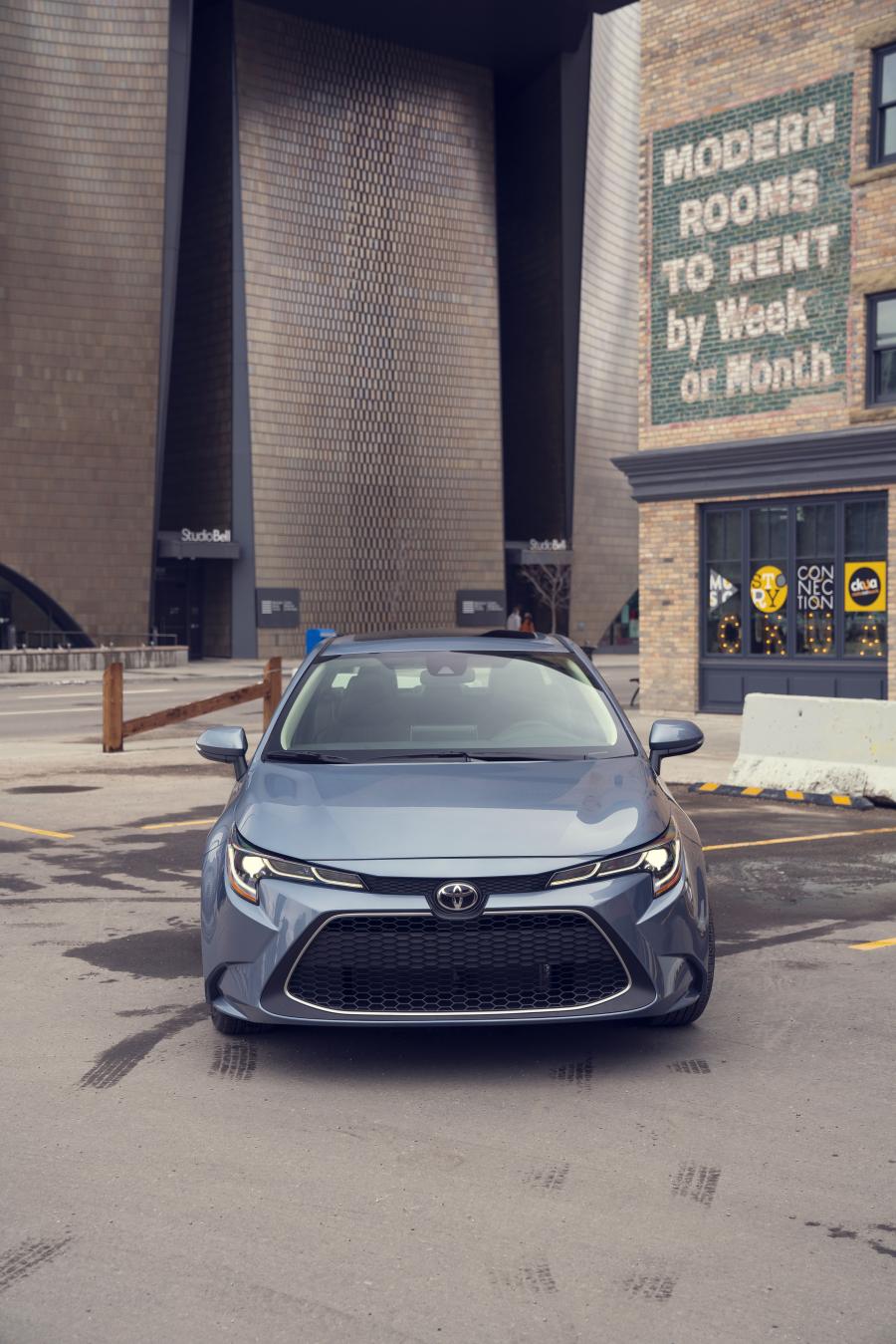  Toyota Corolla XLE Sedan 2019 года  (NA) (фото 38 из 40)